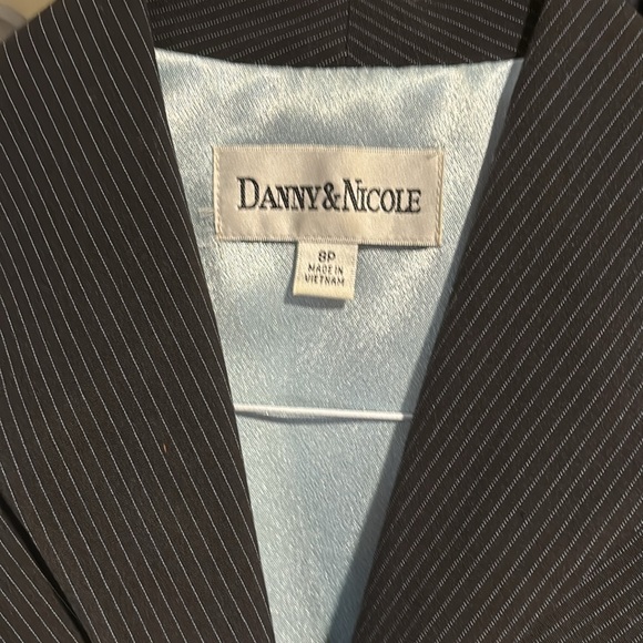 🌺EUC women’s  Pinstripe Pantsuit - Picture 2 of 4